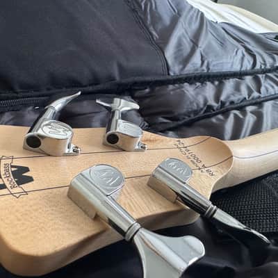 Warwick RockBass Corvette Basic Bass Guitar - Natural 4-string Electric Bass with Alder Body, Maple Neck, Wenge Fingerboard, and 2 Single-coil Pickups - Natural Corvette Basic Bass 2024 - Natural image 13