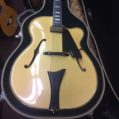 Hofner Chancellor 2008 Natural image 2