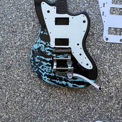 Allparts Jazzmaster Body /w Pin-less Bigsby - Black image 3
