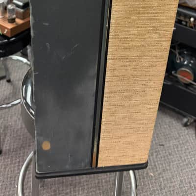 Magnatone M10 Custom Series 2-Channel 38-Watt 1x8" Guitar Combo with 3" Tweeter 1960s, Reverb Vibrato image 2