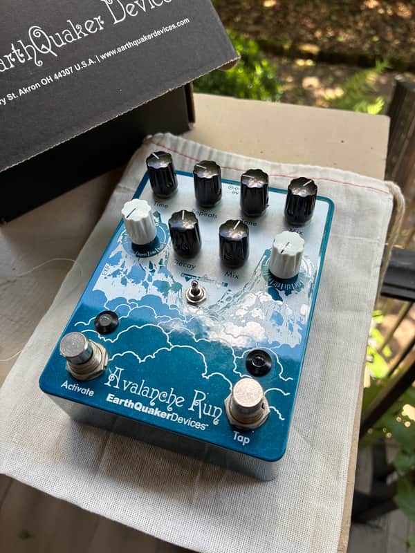 EarthQuaker Devices Avalanche Run Stereo Reverb & Delay with Tap Tempo V2