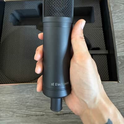 sE Electronics sE2200a II C Large Diaphragm Cardioid Condenser Microphone 2012 - 2017 - Black image 1