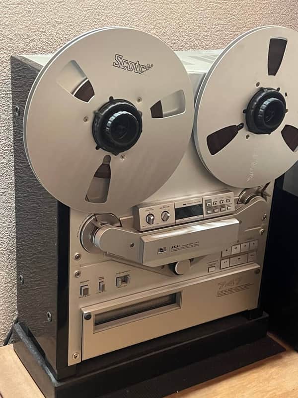 Akai GX-747 2-Channel 4-Track Tape Recorder 1981 - 1985 - Silver image 1