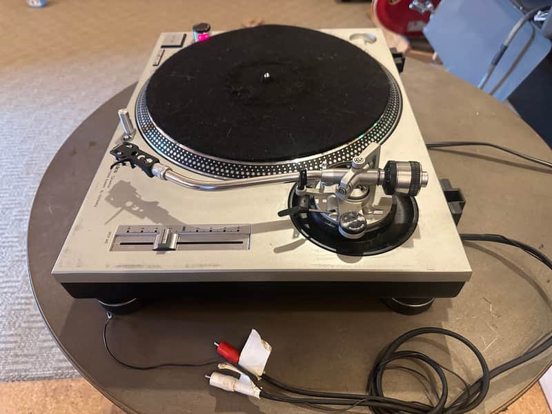 Technics SL-1200 MK2 Turntable