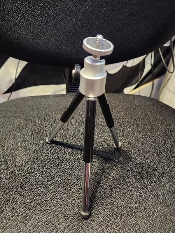 Unbranded Tripod Stand  - Black/Silver image 1