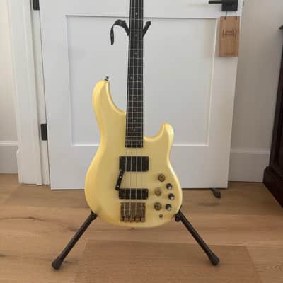 Vintage 1982 Ibanez MC924-PW Musician Bass - Polar White image 1