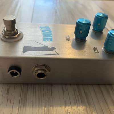 Fuzz clone pedal image 3