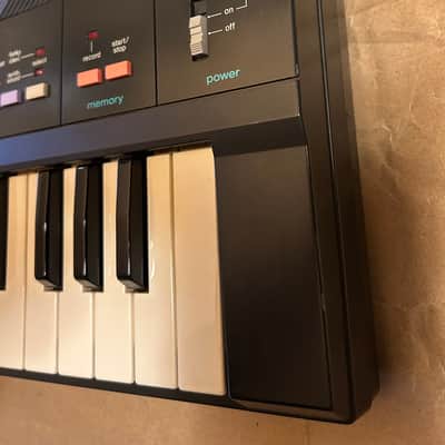 Casio Casiotone MT-110 1980s - Black 49key Keyboard compact synth piano Excellent Condition with Users Manual booklet image 9