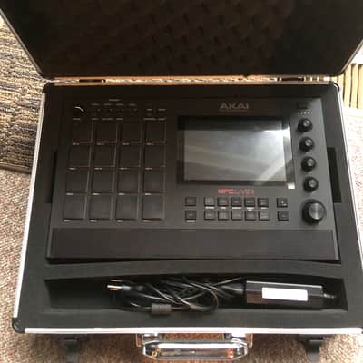 Akai MPC Live ll With Case 2 Tb Hd 2022 - No cosmetic flaws image 2