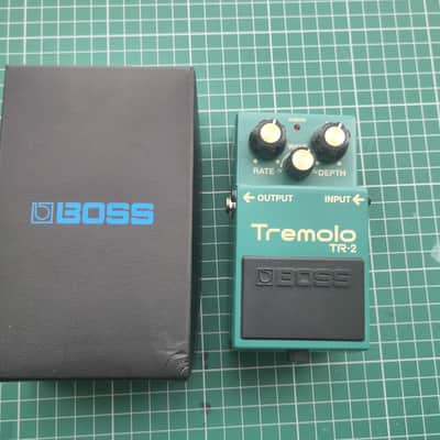 Boss TR-2 Tremolo (Silver Label) 1997 - Present - Green Bild 1