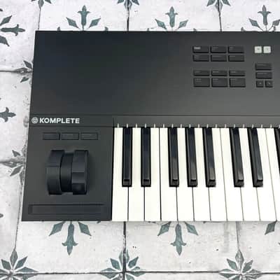 Native Instruments Komplete Kontrol S61 Mk2 • DAMAGED image 6