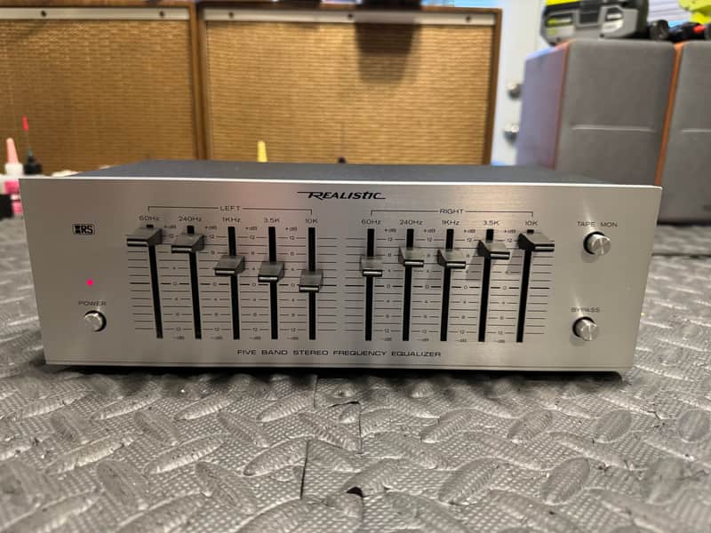 Realistic 31-1988 Stereo Frequency Equalizer Professionally serviced image 1