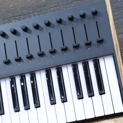 Arturia KeyLab 61 Mk3 Universal MIDI Controller 61-Note Semi-Weighted w/Box image 18