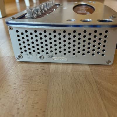 Redstuff Arthur Pedalboard Amp - Silver red image 3