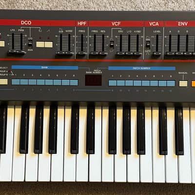 1984 Roland Juno-106 61-Key Programmable Polyphonic Synthesizer 1984 with Hard Shell Case