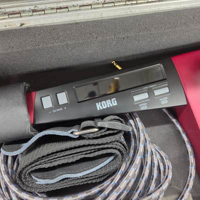 Korg RK100S 37-Key Keytar with Case- Red / Black image 3