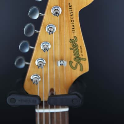 Squier Classic Vibe '60s Stratocaster with Laurel Fretboard Lake Placid Blue image 6