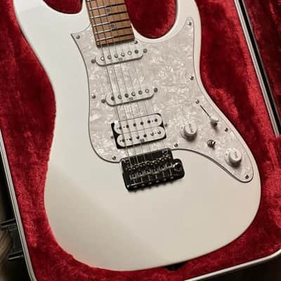 Ibanez Prestige AZ2204 in Pearl White image 5