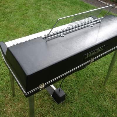 Wurlitzer 200A electric piano + V Vibe amplifier + music stand image 4