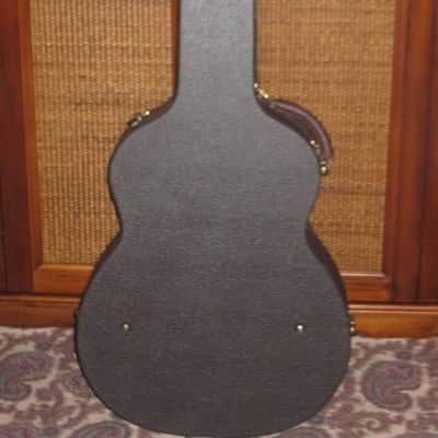 lightly handled (late 90s-early 00s) Taylor Grand Concert Deluxe Brown Hardshell Case (5200-54 but reg black lining) textured dark brown vinyl over 3-ply wooden structure, Foam padding covered w/ reg black plush  lining, brass plated HW, leather handle image 4