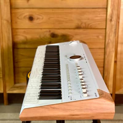 Arturia AstroLab 61-Key Stage Keyboard - White image 10