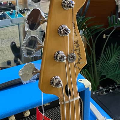 Fender Player II Jazz Bass Maple Fingerboard | Coral Red image 4