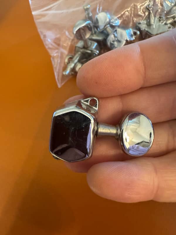 Squier Strat Tuning Pegs 2021 - Chrome image 1