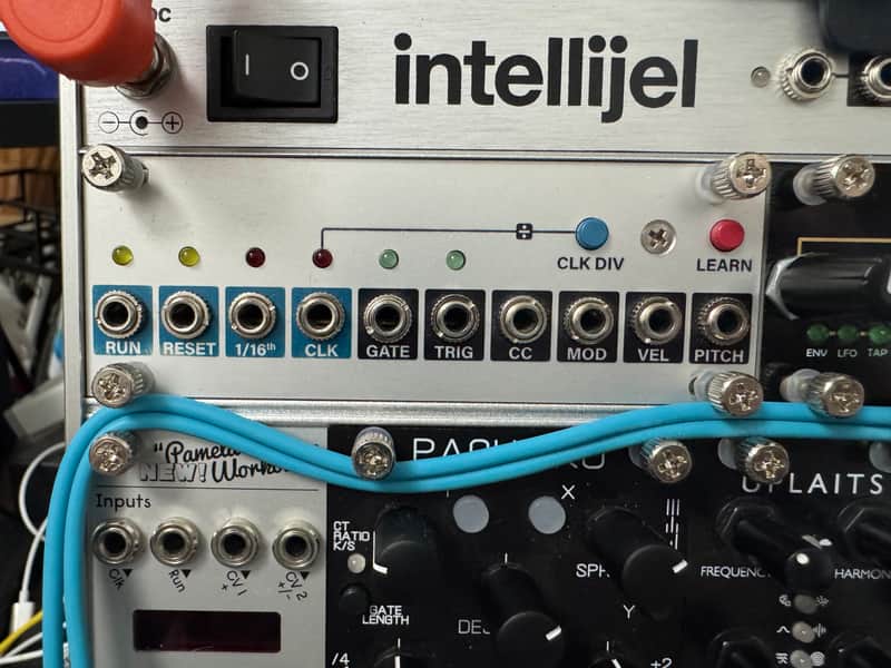 Intellijel uMIDI 1U MIDI Interface Eurorack Synth Module 2016 - 2019 - White image 1