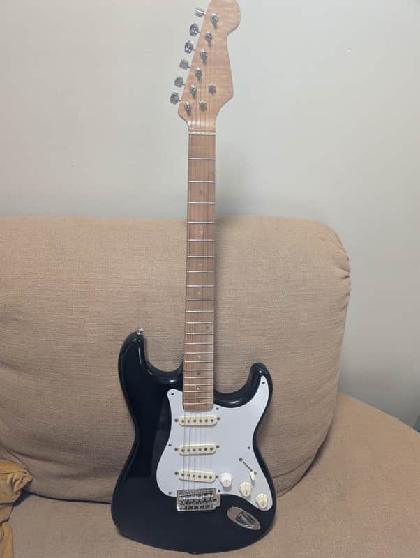 Warmoth Strat 2004 - Black 1985 MIJ Squier Body image 1