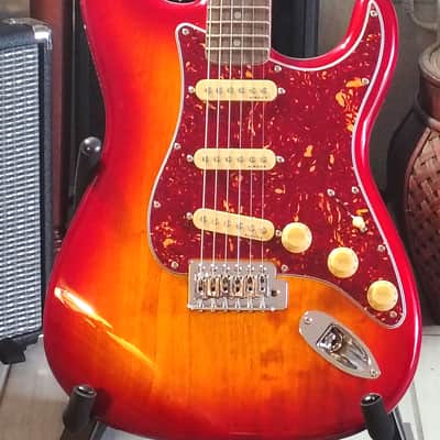 Fender Squire Stratocaster 2025-Sienna Sunburst-Red Tortoise image 4