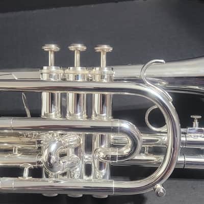 Getzen Capri Series Cornet Shepherd's Crook ,2 Mouthpieces & Hardcase . 1992 - Silver plated image 1