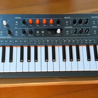Arturia MiniFreak 37-Key 6-Voice Polyphonic Hybrid Synthesizer 2022 - Present Black image 1