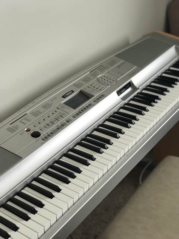 Yamaha DGX 500 Portable Grand Keyboard w/ bench | Reverb