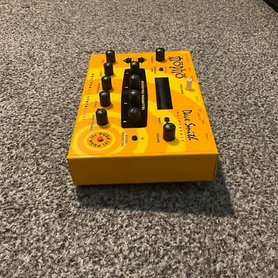 Dave Smith Instruments Mopho Desktop Monophonic Synthesizer 2008 - 2016 - Yellow