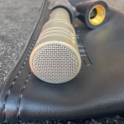 Shure SM81 Small Diaphragm Cardioid Condenser Microphone 1984 - Present - Silver image 3