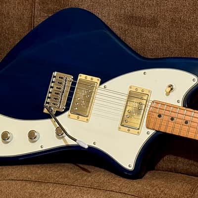 Fender Limited Edition Player Plus Meteora HH with Roasted Maple neck in Sapphire Blue Transparent - Incldes Fender Deluxe Gig Bag image 4