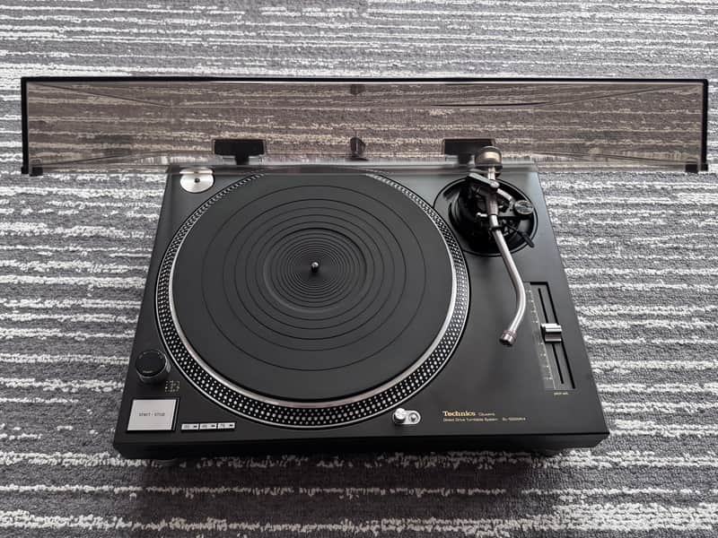 Technics SL-1200MK4 Rare Japan Only Audiophile Turntable with Titanium tonearm with OFC wires,  Removable RCAs