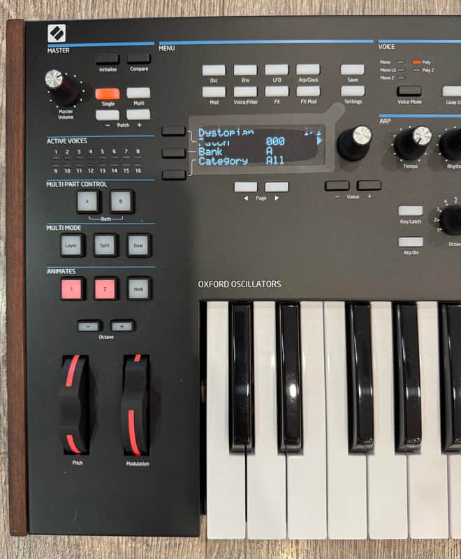 Novation Summit 61-Key 16-Voice Polyphonic Synthesizer Excellent image 1