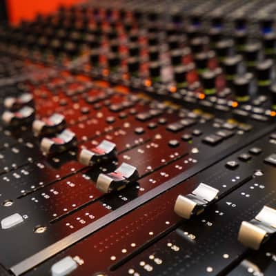 Avid S6 M40 Console 32Chnl Fader-, Knob- and Process Module incl. Zaor custom Desk image 3