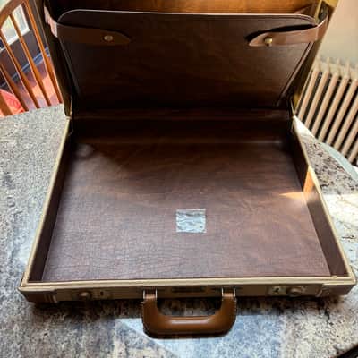 Fender Dealer Exclusive Briefcase  - Tan Tolex image 3