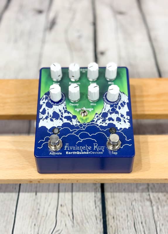 EarthQuaker Devices Avalanche Run Stereo Reverb & Delay with Tap
