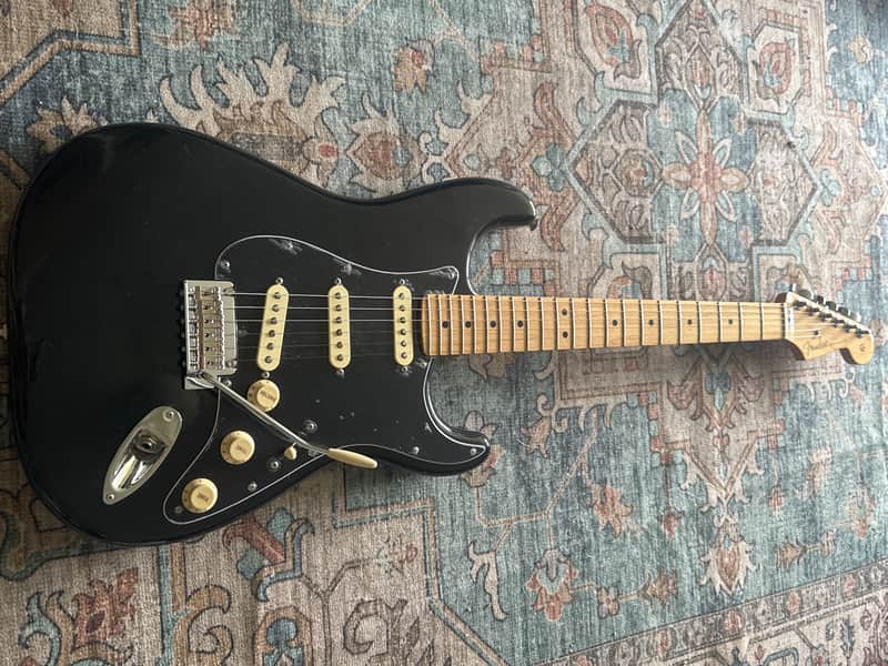 Fender FSR Special Edition Player Stratocaster with Maple Fretboard 2019 - 2024 - Black image 1
