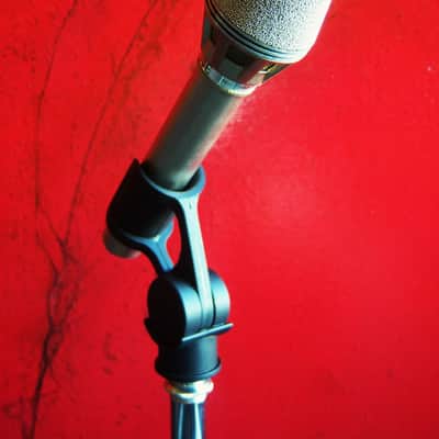 Vintage 1970's AKG D190E dynamic cardioid microphone w mic clip & pouch Low Z 200 OHMS D1000E # 3 image 4