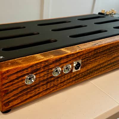 Nell Audio 24x12 Hardwood Pedalboard - I/O, Stereo Routing, XLR DI 2026 - Natural image 3