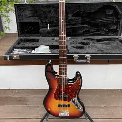 Fender AVRI '62 Jazz Bass 2006 in 3-Color Sunburst image 15