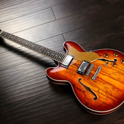 Quincy 335 deluxe style electric guitar Vancouver by Quincy with Black DR strings 2017 Spalted Maple image 5