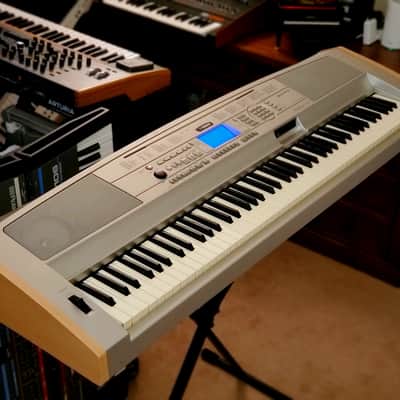 MUST SEE!!! YAMAHA DGX 500 SEMI-WEIGHTED 88-KEY DIGITAL PIANO IN AMAZING CONDITION! image 7