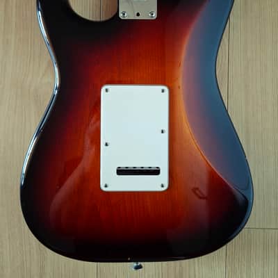 Fender American Standard 2012 Strat,  3-Tone Sunburst, Maple Fretboard image 7
