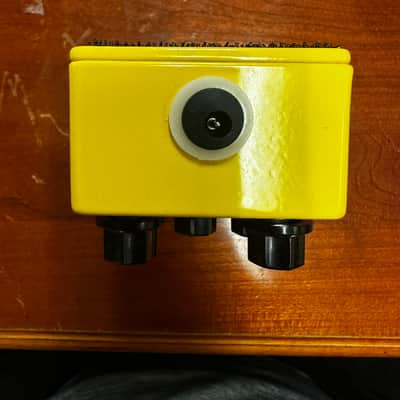 JHS Charlie Brown V4 2016 - Present - Yellow image 4