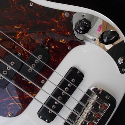 G&L SB-2 Fretless Bass 1996 White w/ p/u blend and Tone control image 6